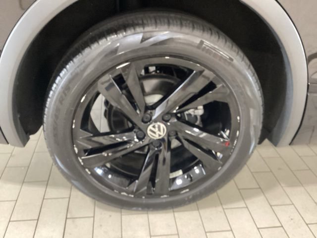 Certified 2023 Volkswagen Tiguan SE R-Line AWD/4WD image 25