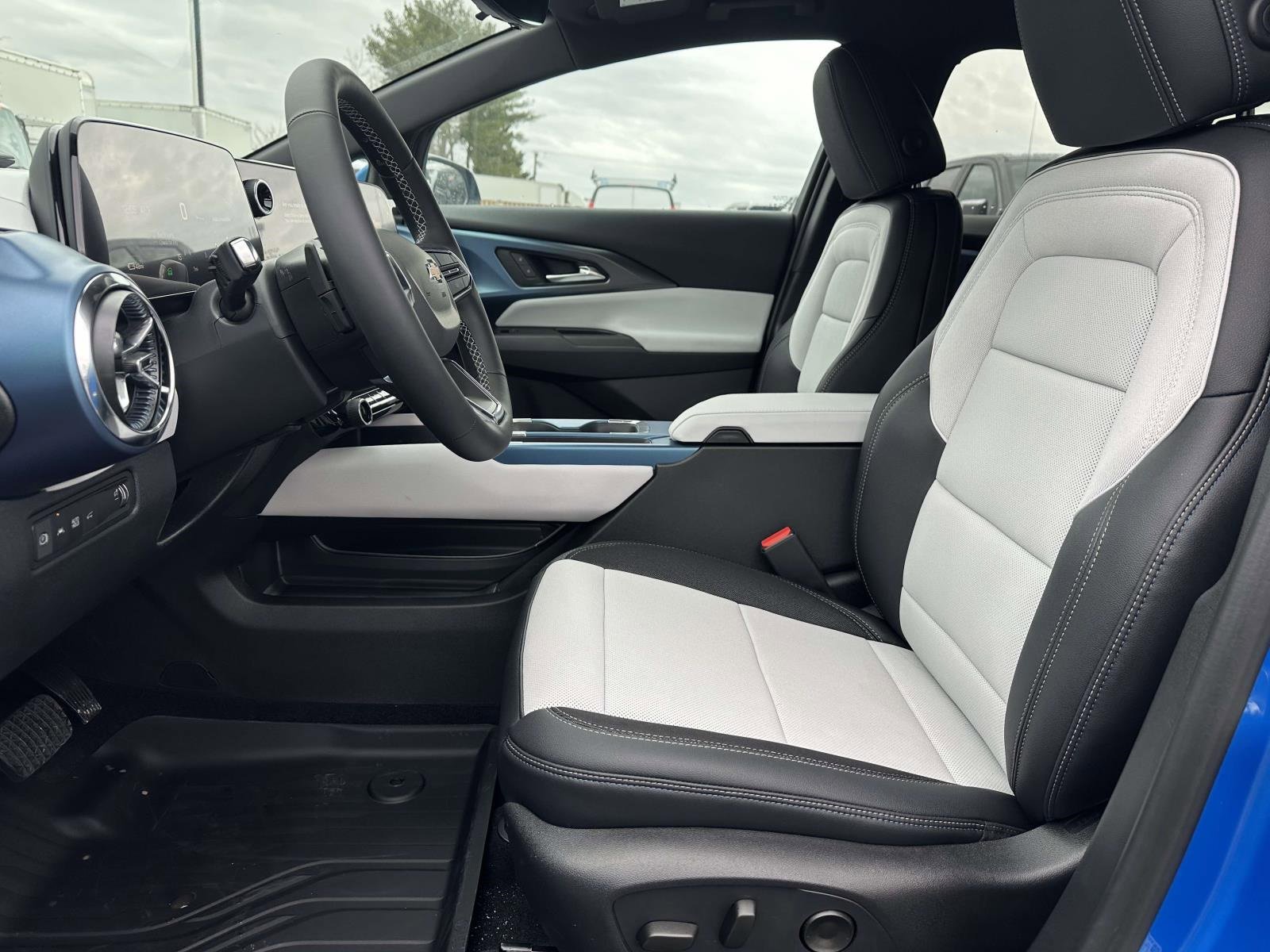 New 2026 Chevrolet Equinox EV LT image 21