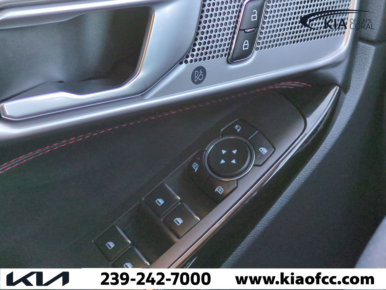 Used 2024 Ford Explorer ST-Line w/ Class IV Trailer Tow Package image 26