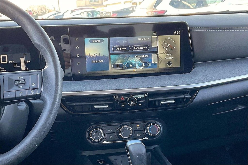 Used 2025 Nissan Kicks SV image 6