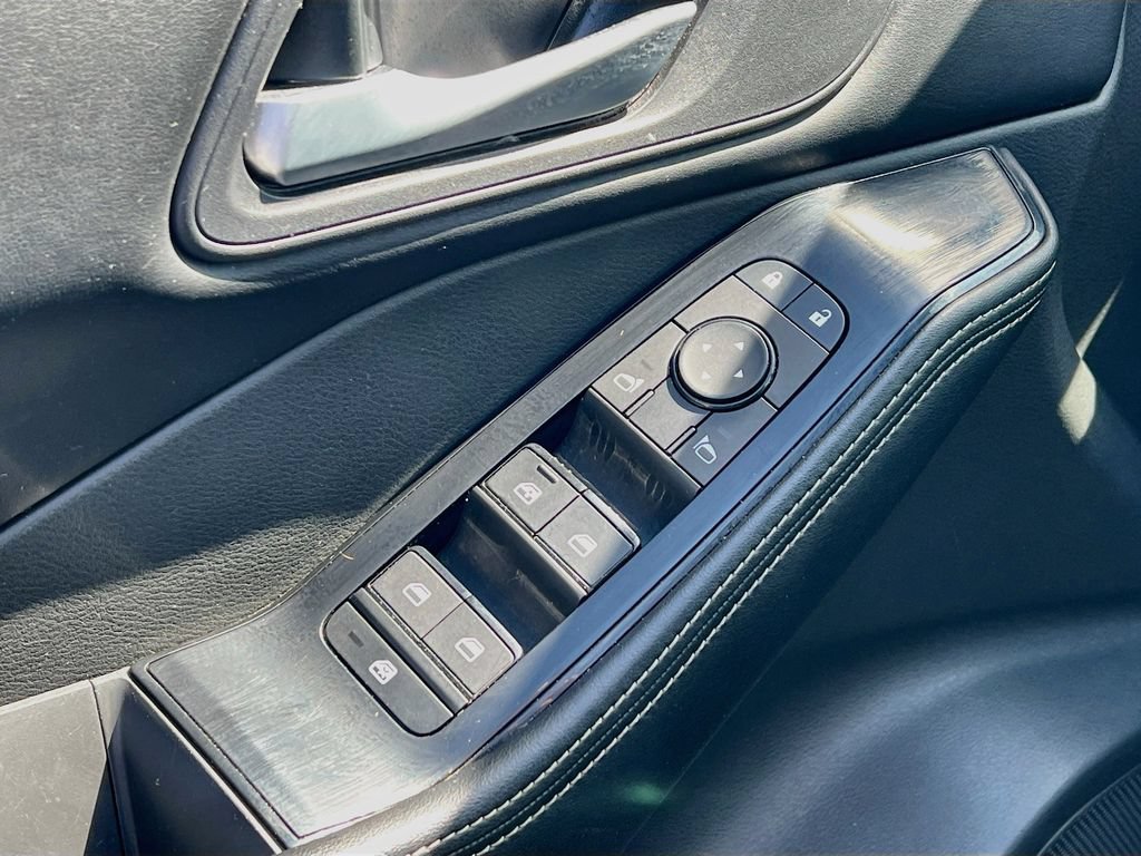 Used 2025 Nissan Rogue SV AWD/4WD image 17