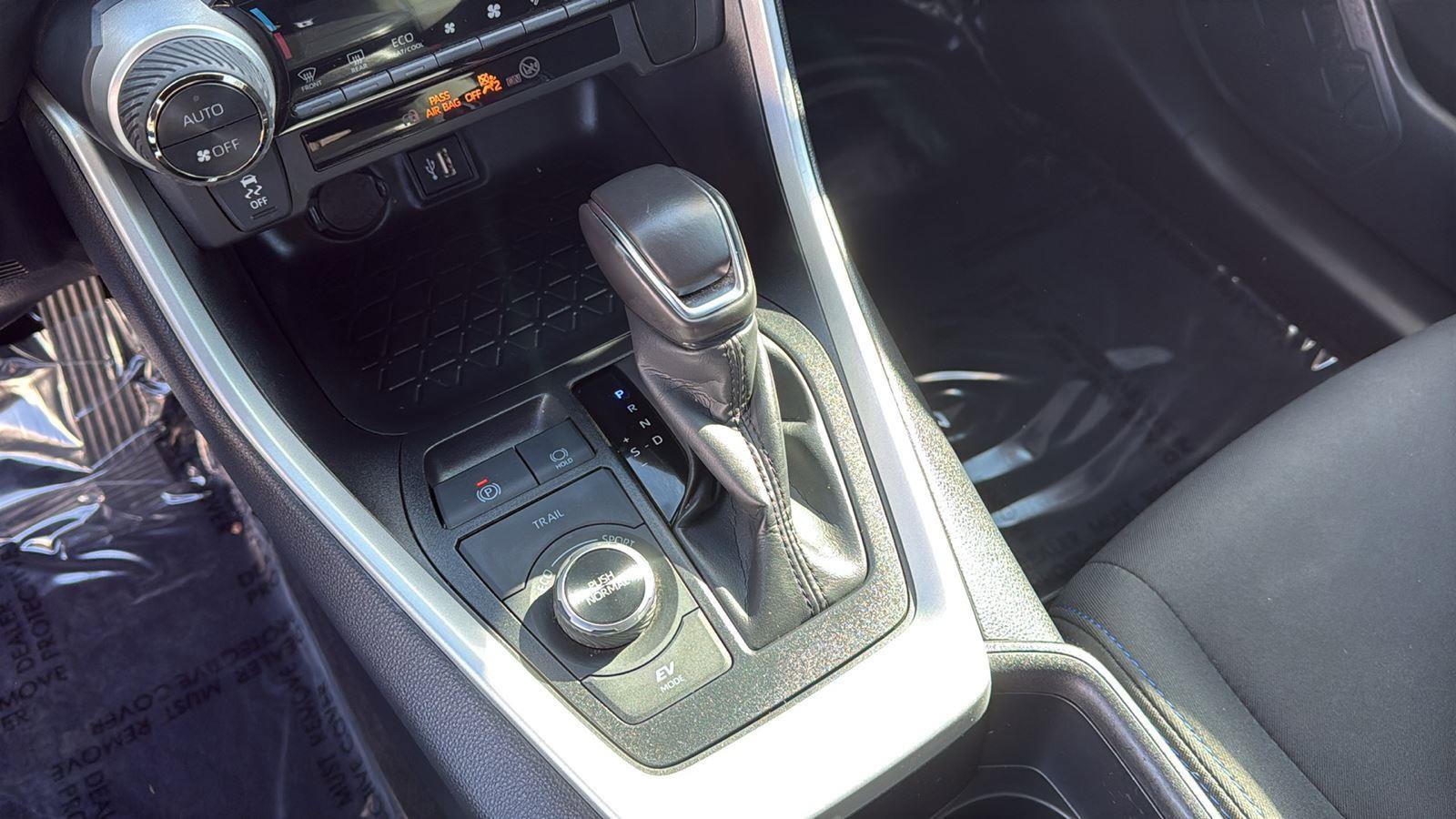 Certified 2025 Toyota RAV4 SE image 17