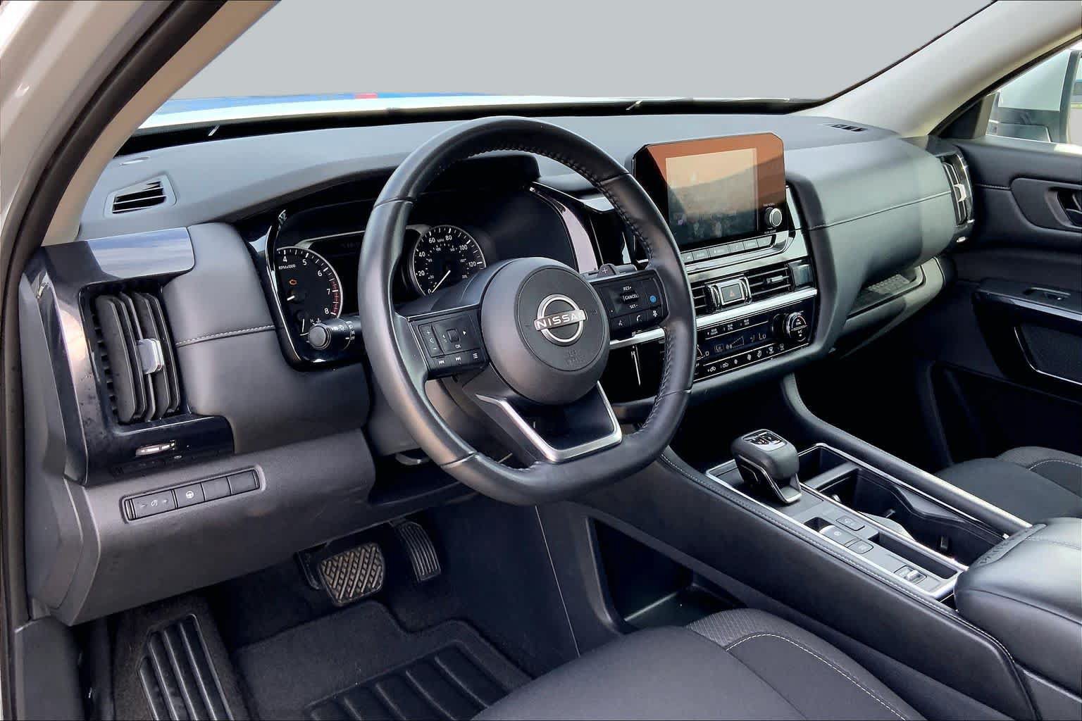 Used 2024 Nissan Pathfinder SV FWD image 17
