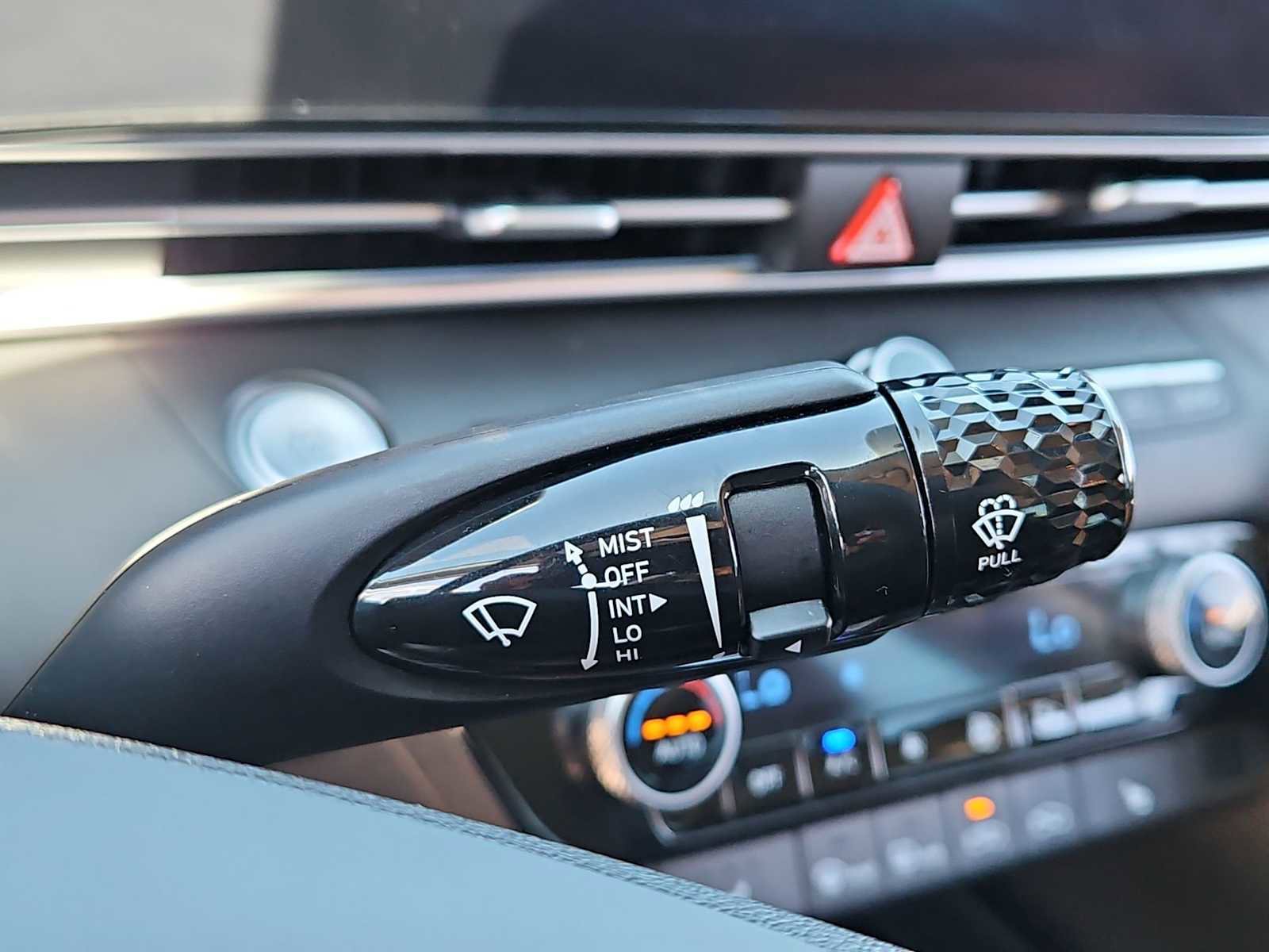 Certified 2024 Hyundai Elantra Limited FWD image 25