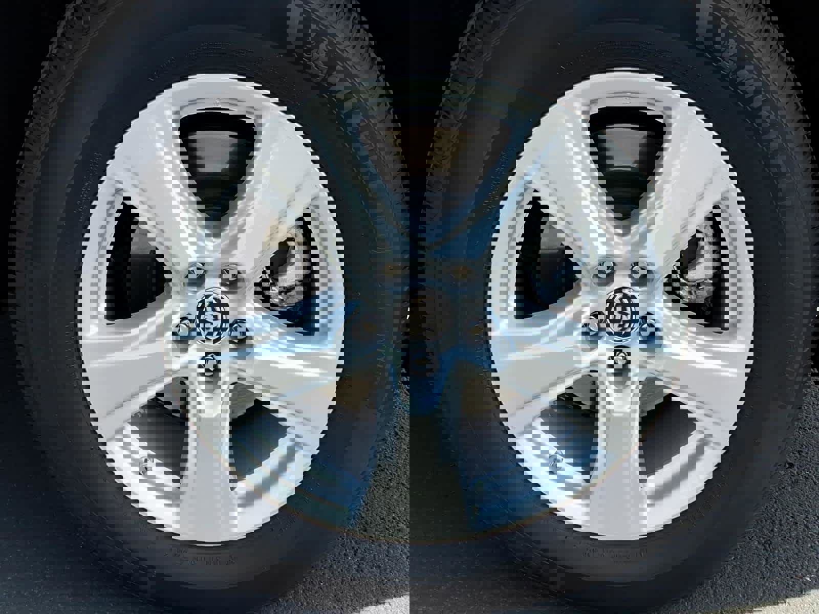 Used 2023 Toyota Highlander L image 12