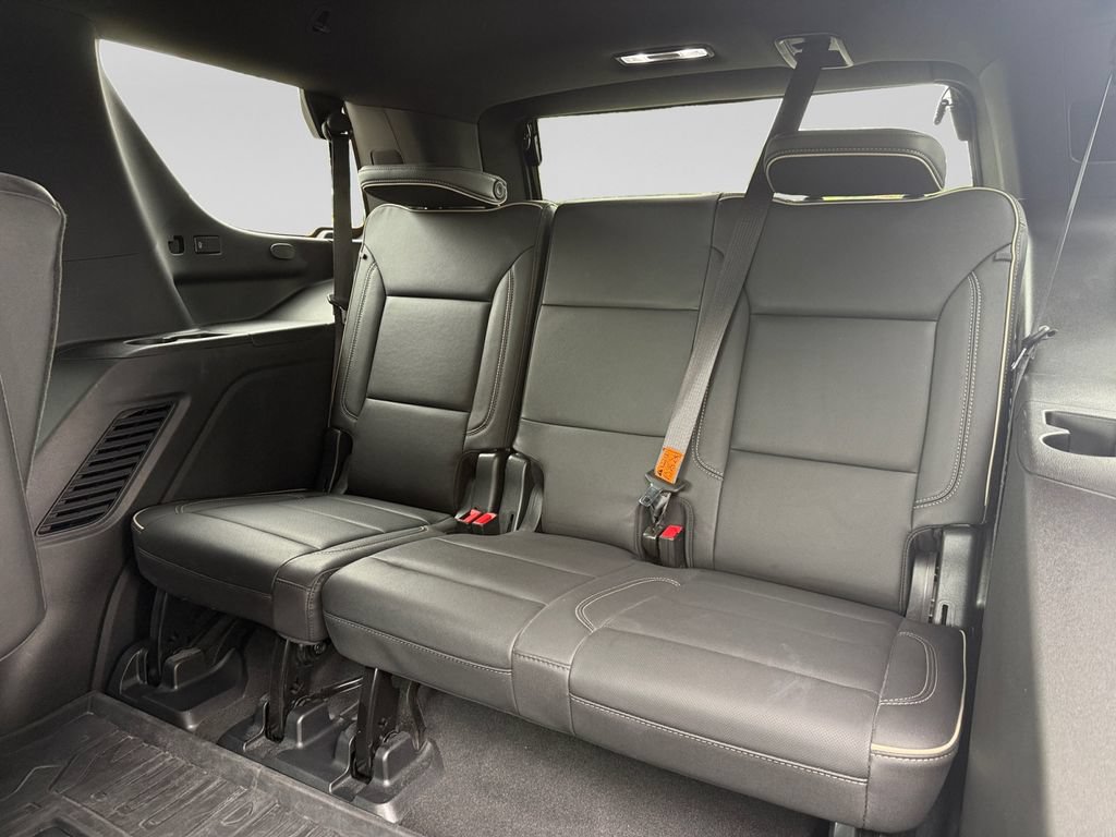 Used 2023 GMC Yukon SLT w/ SLT Luxury Package AWD/4WD image 16
