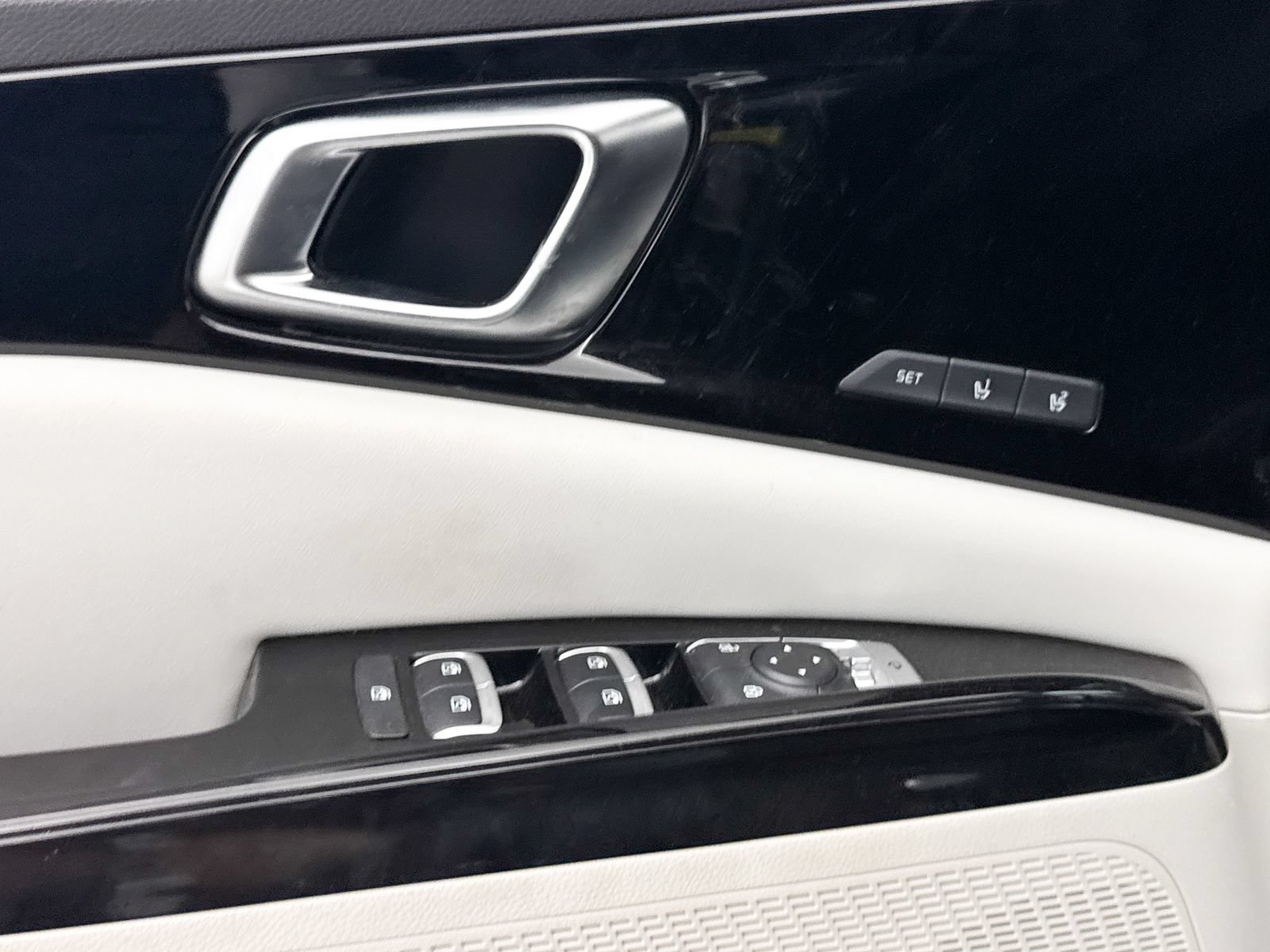Used 2022 Kia Carnival SX FWD image 29