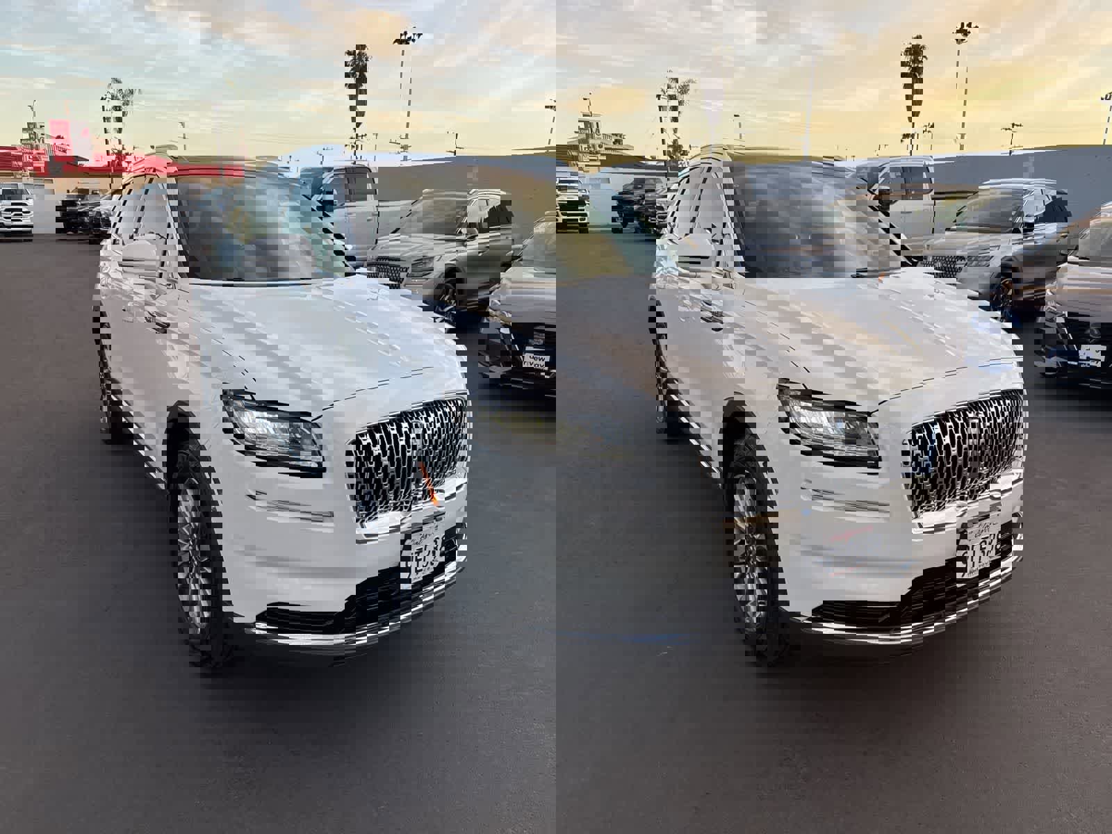 Used 2022 Lincoln Nautilus Reserve w/ Luxury Package FWD image 3