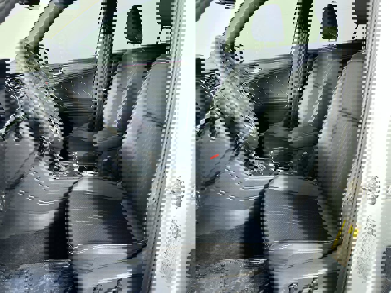 Used 2022 Volkswagen Tiguan SE R-Line image 12