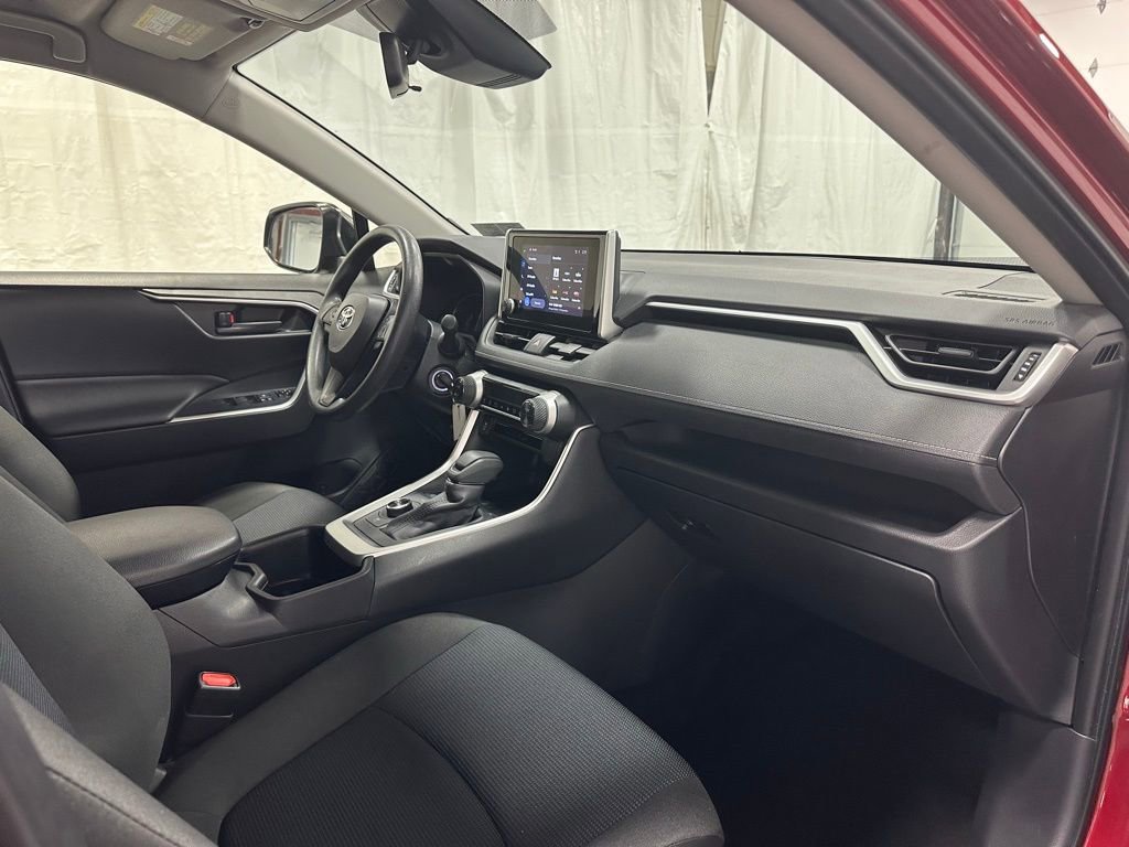 Used 2025 Toyota RAV4 LE AWD/4WD image 60