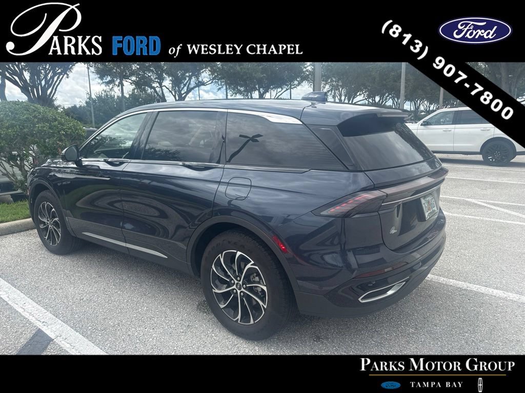Used 2024 Lincoln Nautilus Premier AWD/4WD image 4