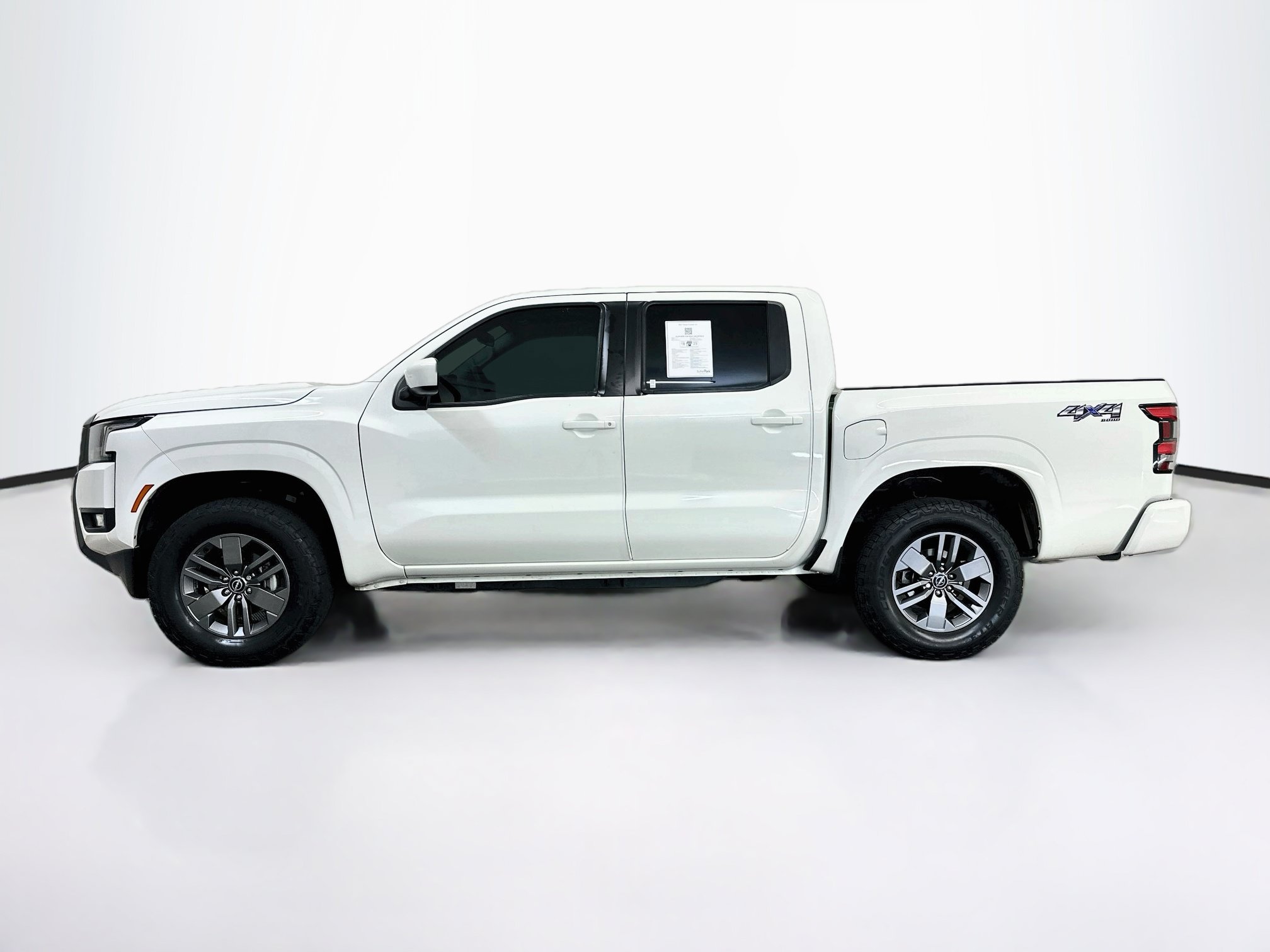 Used 2025 Nissan Frontier SV AWD/4WD image 4