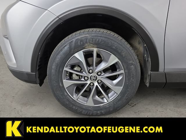 Used 2017 Toyota RAV4 XLE w/ Convenience Package AWD/4WD image 9
