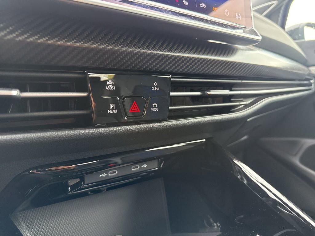 Used 2025 Volkswagen Golf R AWD/4WD image 8