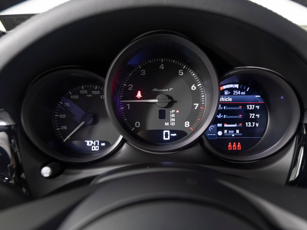 Certified 2026 Porsche Macan Turbo AWD/4WD image 23