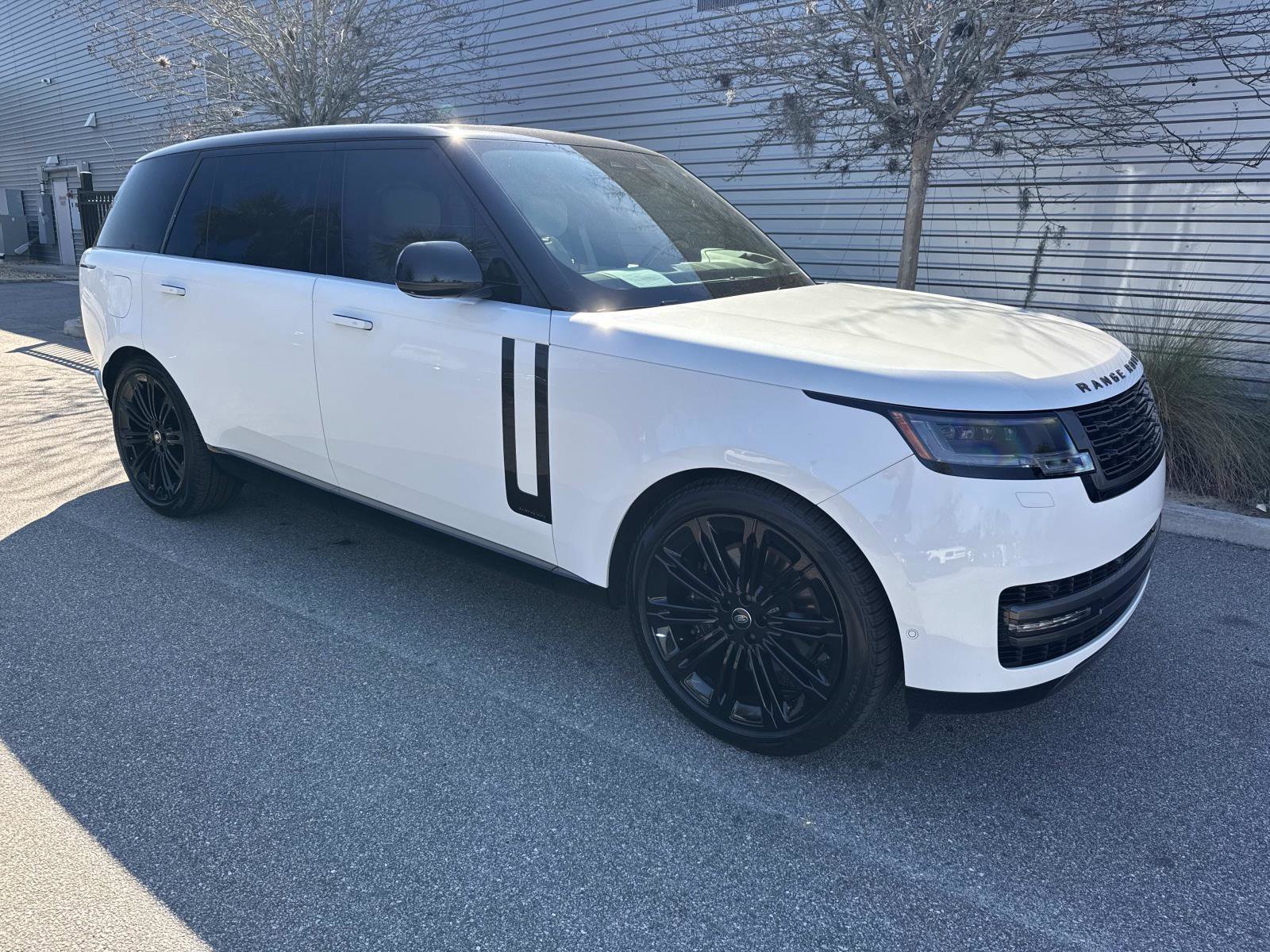 Certified 2024 Land Rover Range Rover Long Wheelbase Autobiography image 4