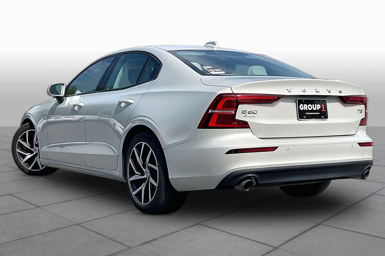 Used 2020 Volvo S60 T5 Momentum FWD image 11