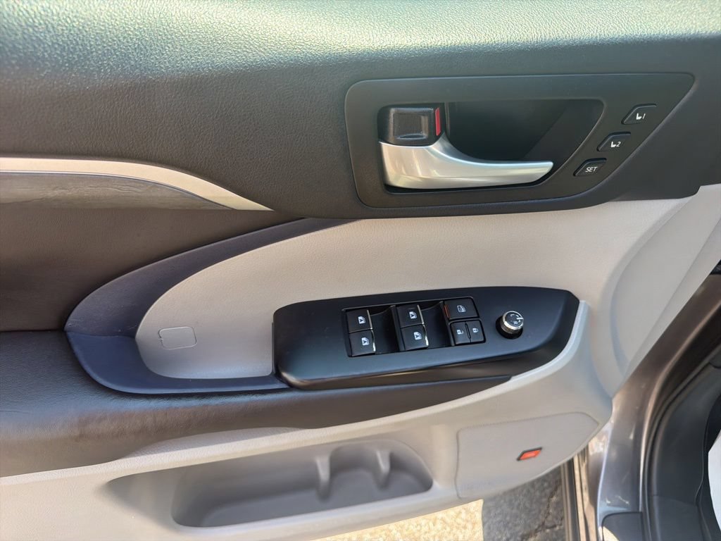 Used 2018 Toyota Highlander Limited AWD/4WD image 20