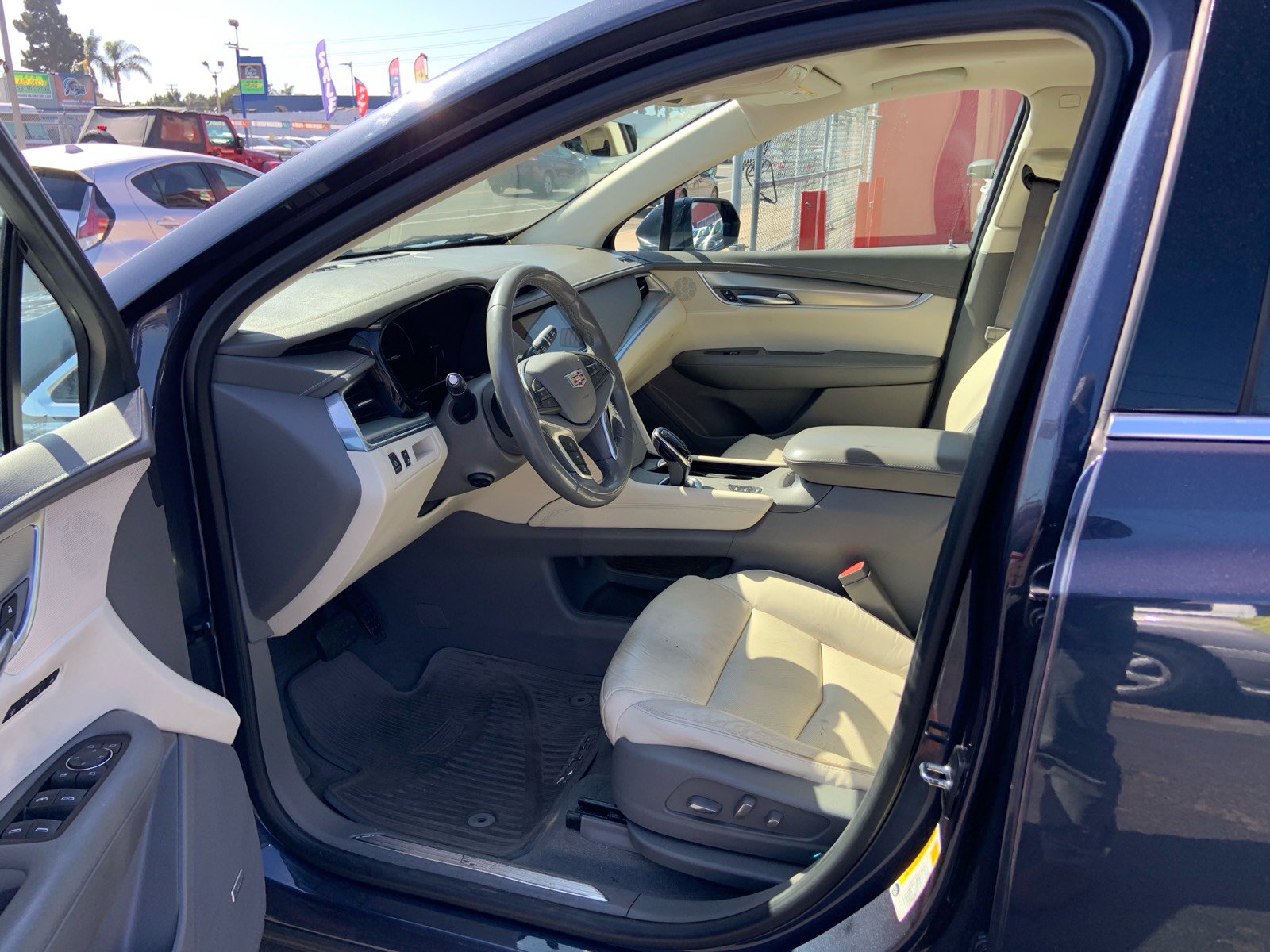 Used 2018 Cadillac XT5 Luxury w/ Driver Awareness Package AWD/4WD image 13