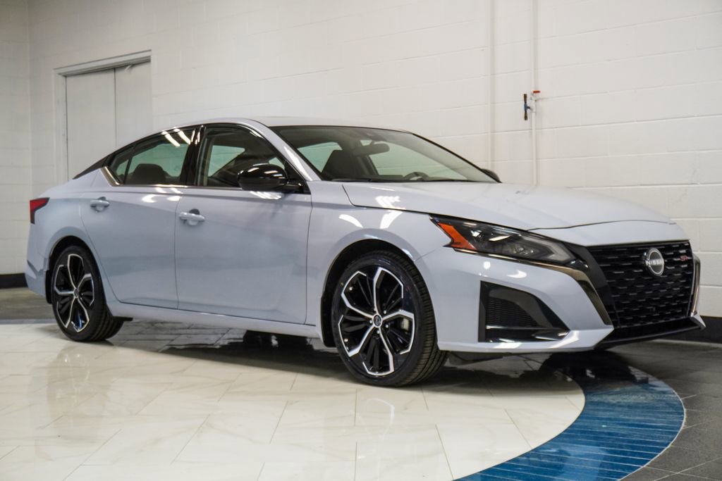 Used 2024 Nissan Altima 2.5 SR w/ SR Premium Package image 5