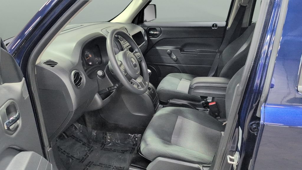 Used 2017 Jeep Patriot Sport FWD image 8