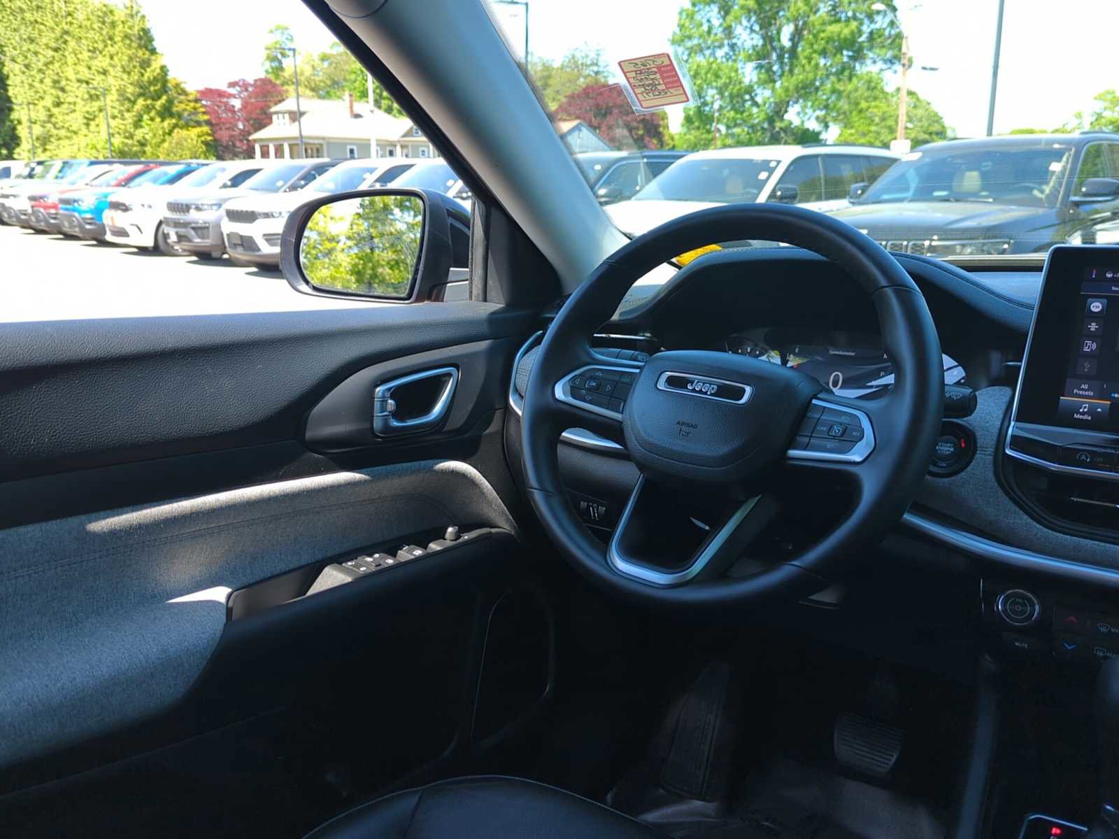 Used 2022 Jeep Compass Latitude AWD/4WD image 31