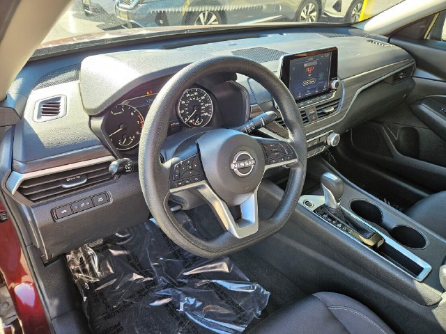 Used 2025 Nissan Altima 2.5 SV FWD image 21