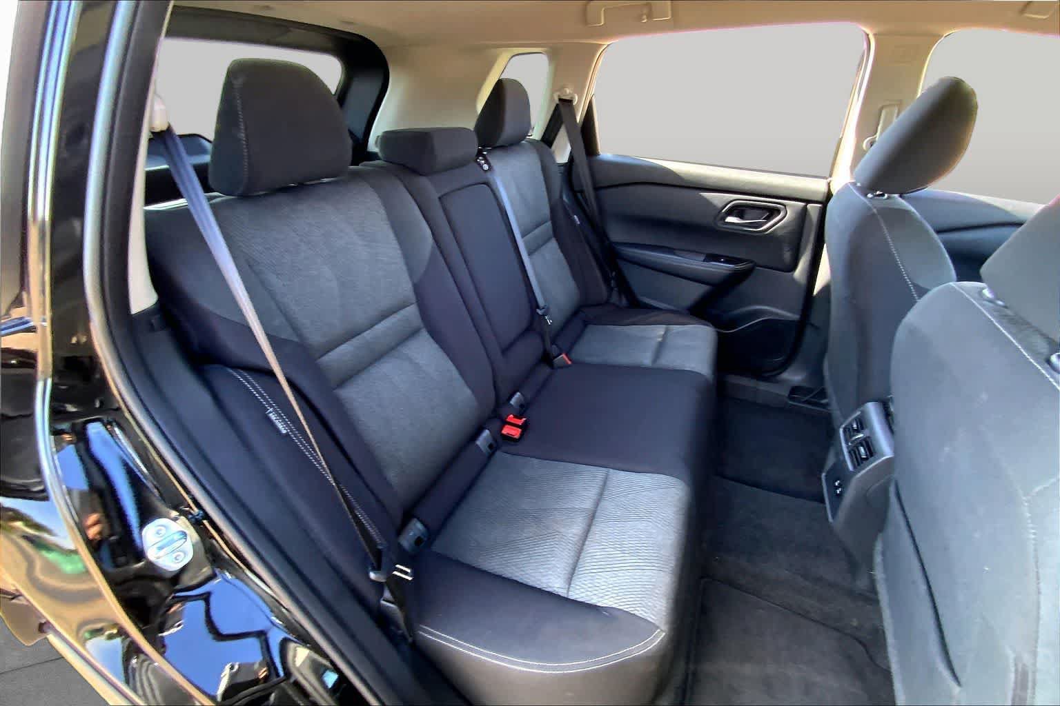 Used 2025 Nissan Rogue SV FWD image 20