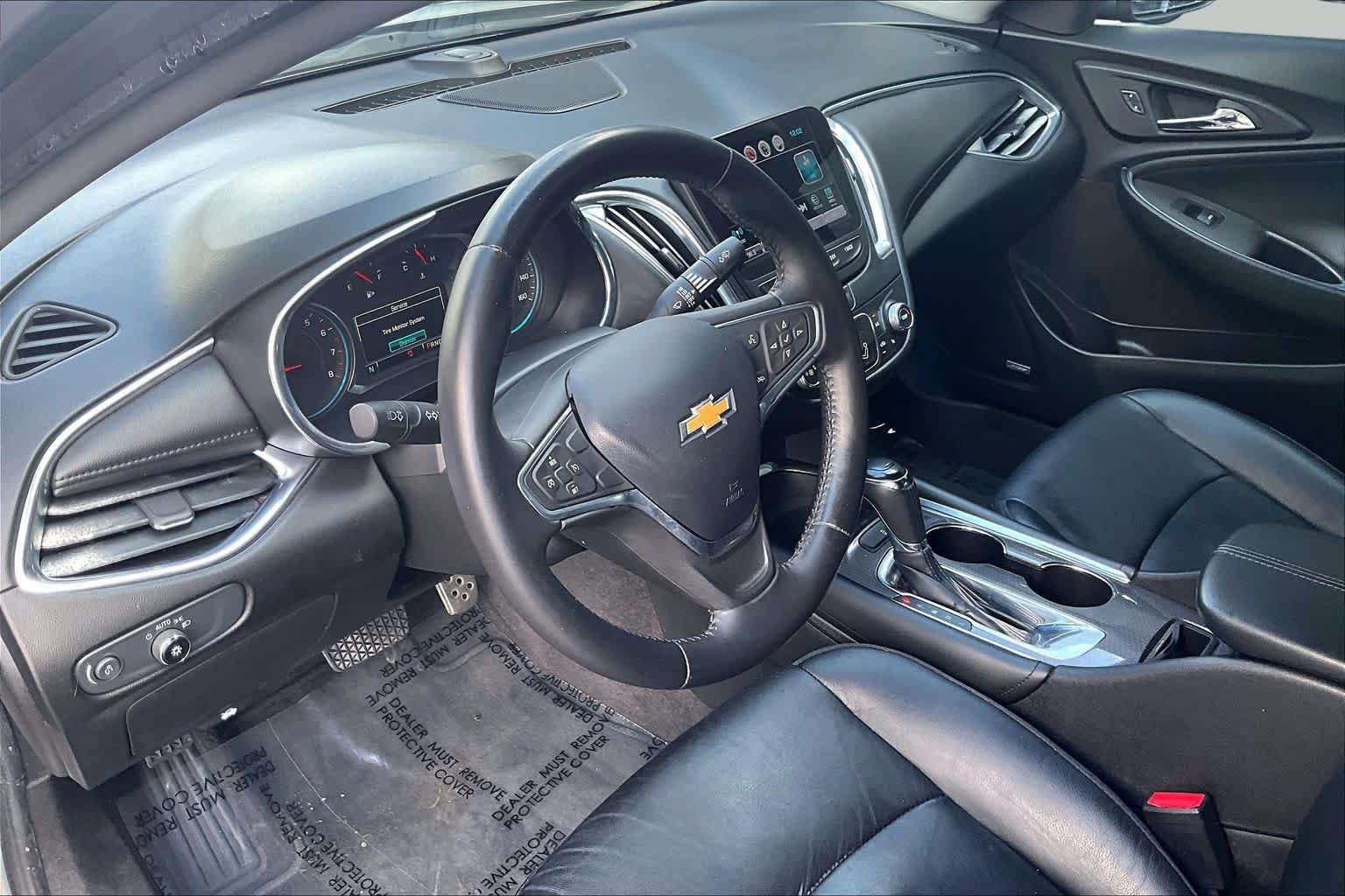 Used 2017 Chevrolet Malibu LT w/ Leather Package FWD image 18