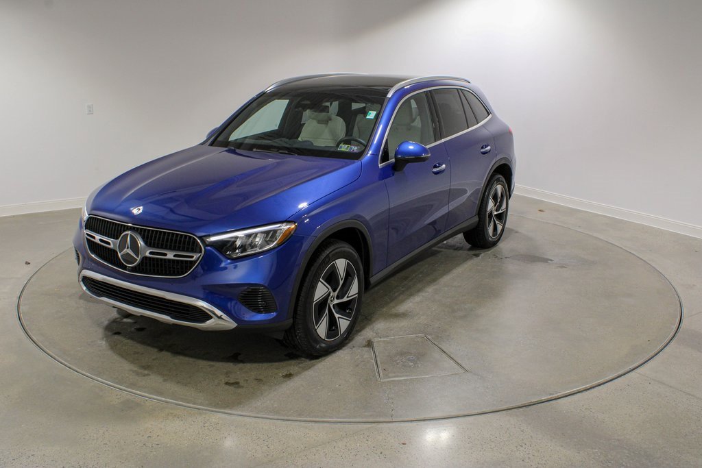 Used 2024 Mercedes-Benz GLC 300 4MATIC image 1