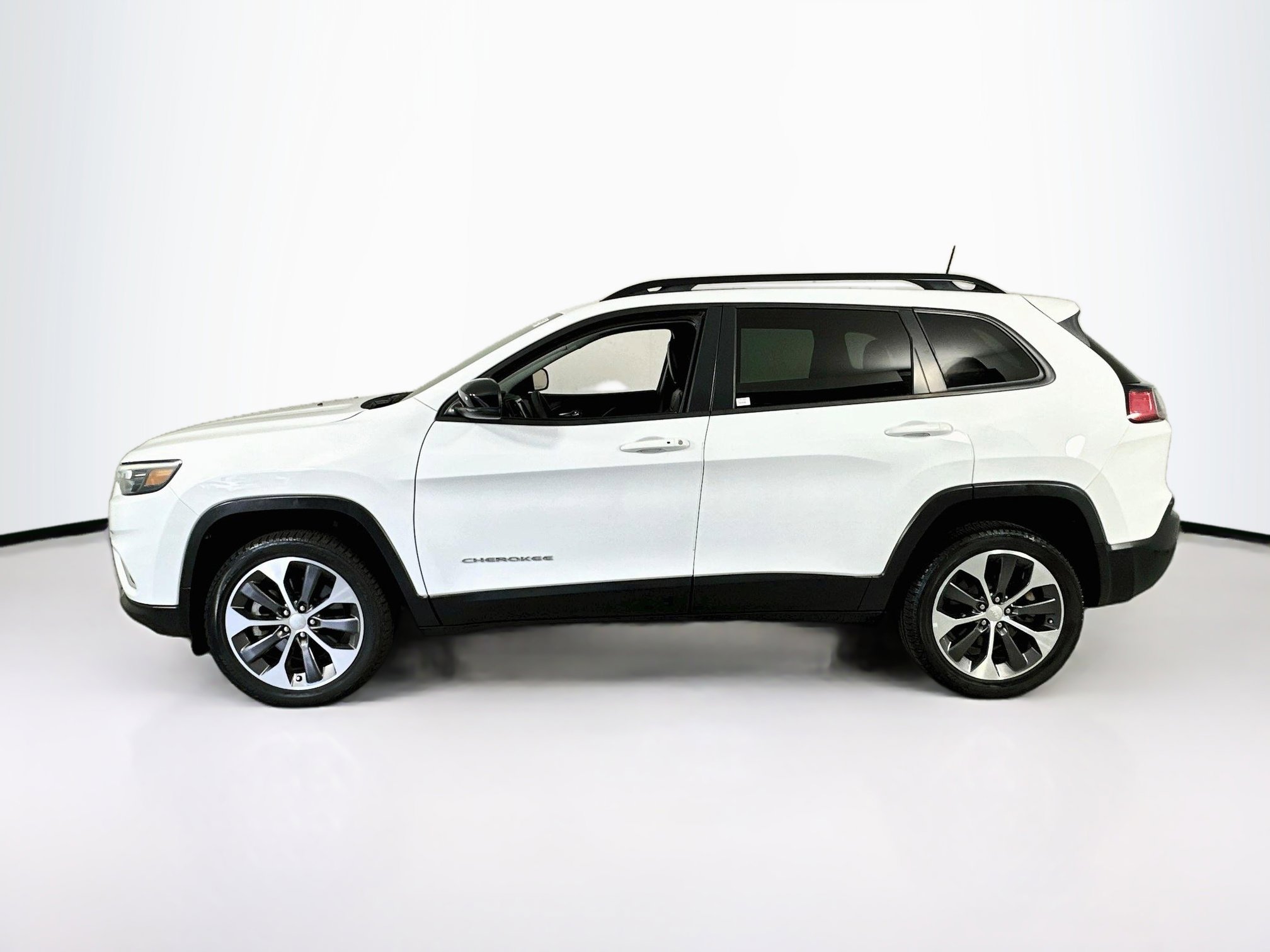Used 2022 Jeep Cherokee Limited w/ Elite Package AWD/4WD image 8
