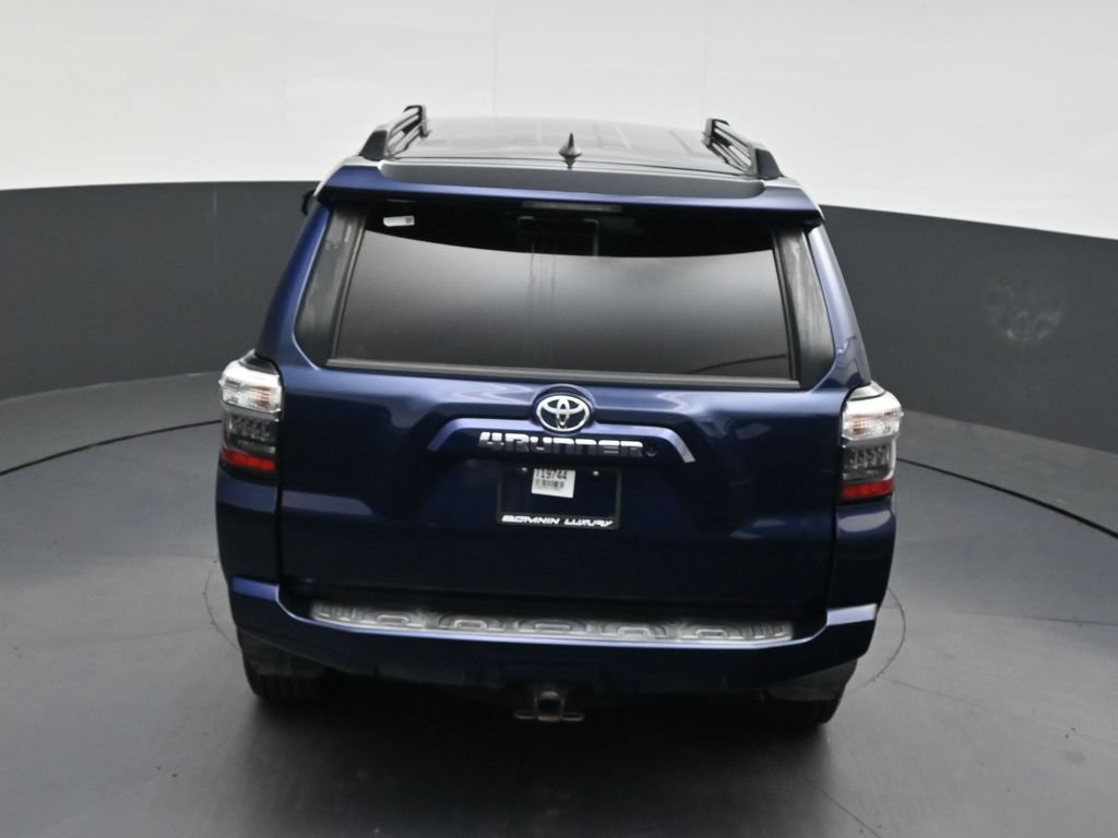 Used 2020 Toyota 4Runner SR5 AWD/4WD image 18