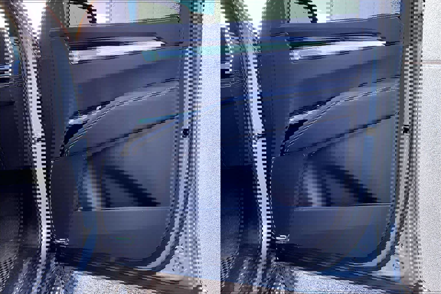 Used 2025 Cadillac Escalade ESV Premium Luxury w/ LPO, Floor Liner Package image 23