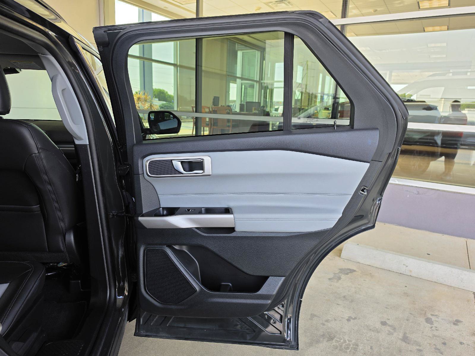Used 2024 Ford Explorer XLT w/ Equipment Group 202A AWD/4WD image 14