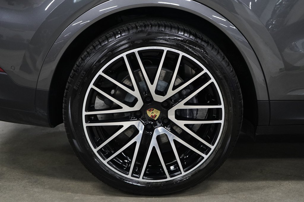 Used 2024 Porsche Cayenne AWD/4WD image 33