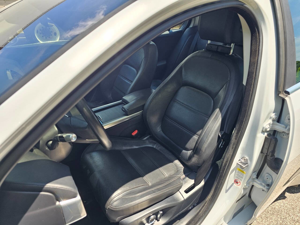 Used 2020 Jaguar XE S image 13