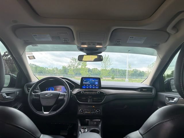 Used 2020 Ford Escape Titanium w/ Titanium Premium Package 2.0 AWD/4WD image 18