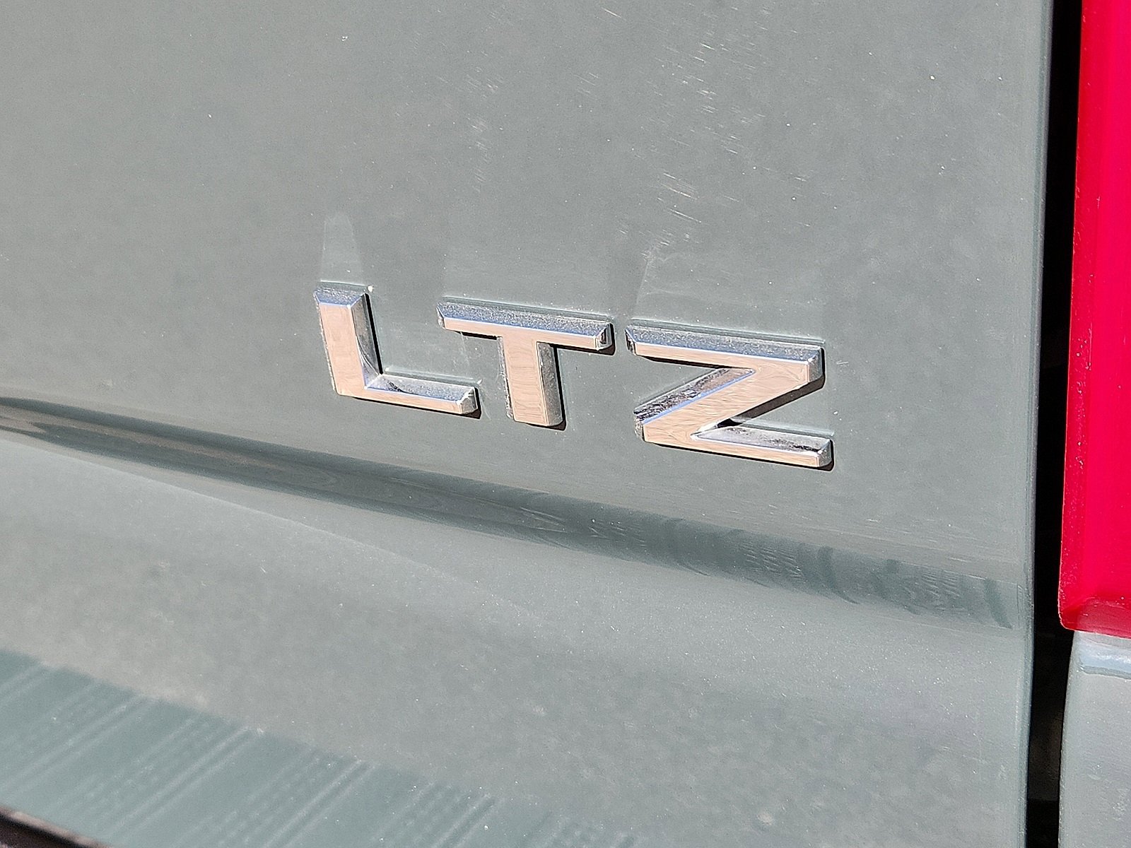 Used 2025 Chevrolet Silverado 1500 LTZ image 9