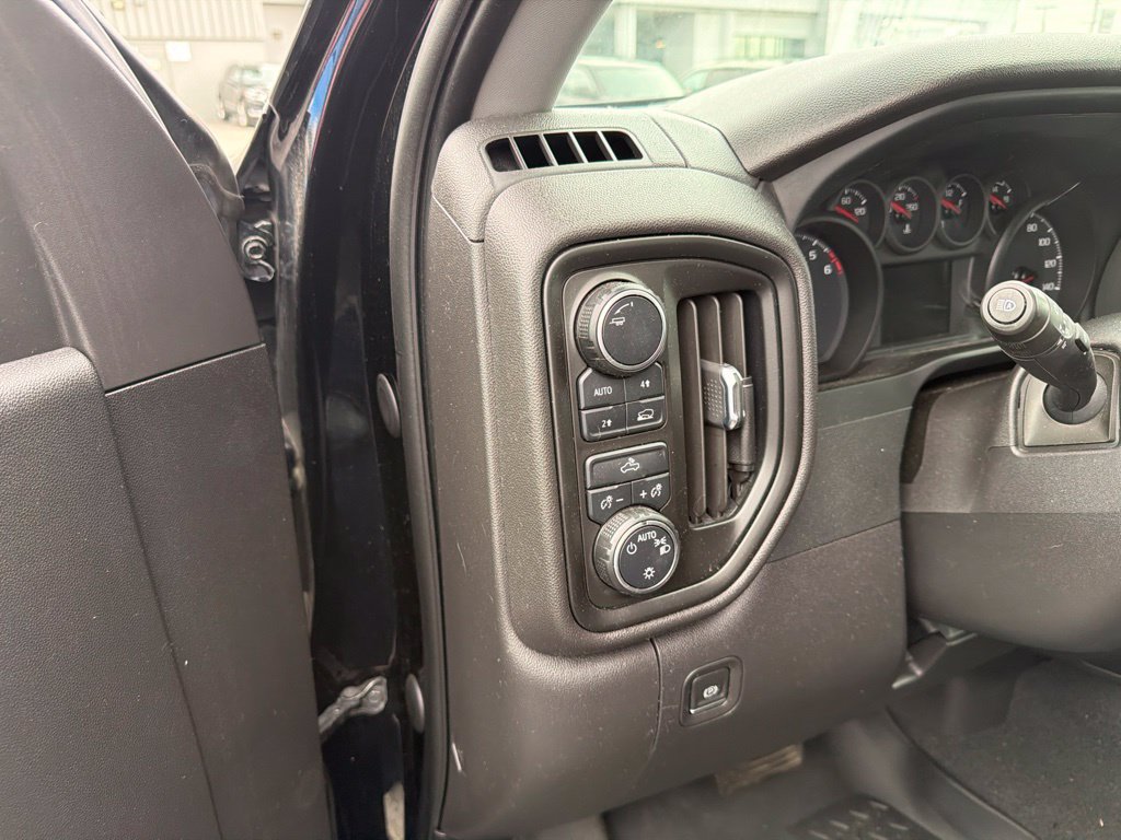 Used 2023 Chevrolet Silverado 1500 Custom AWD/4WD image 18