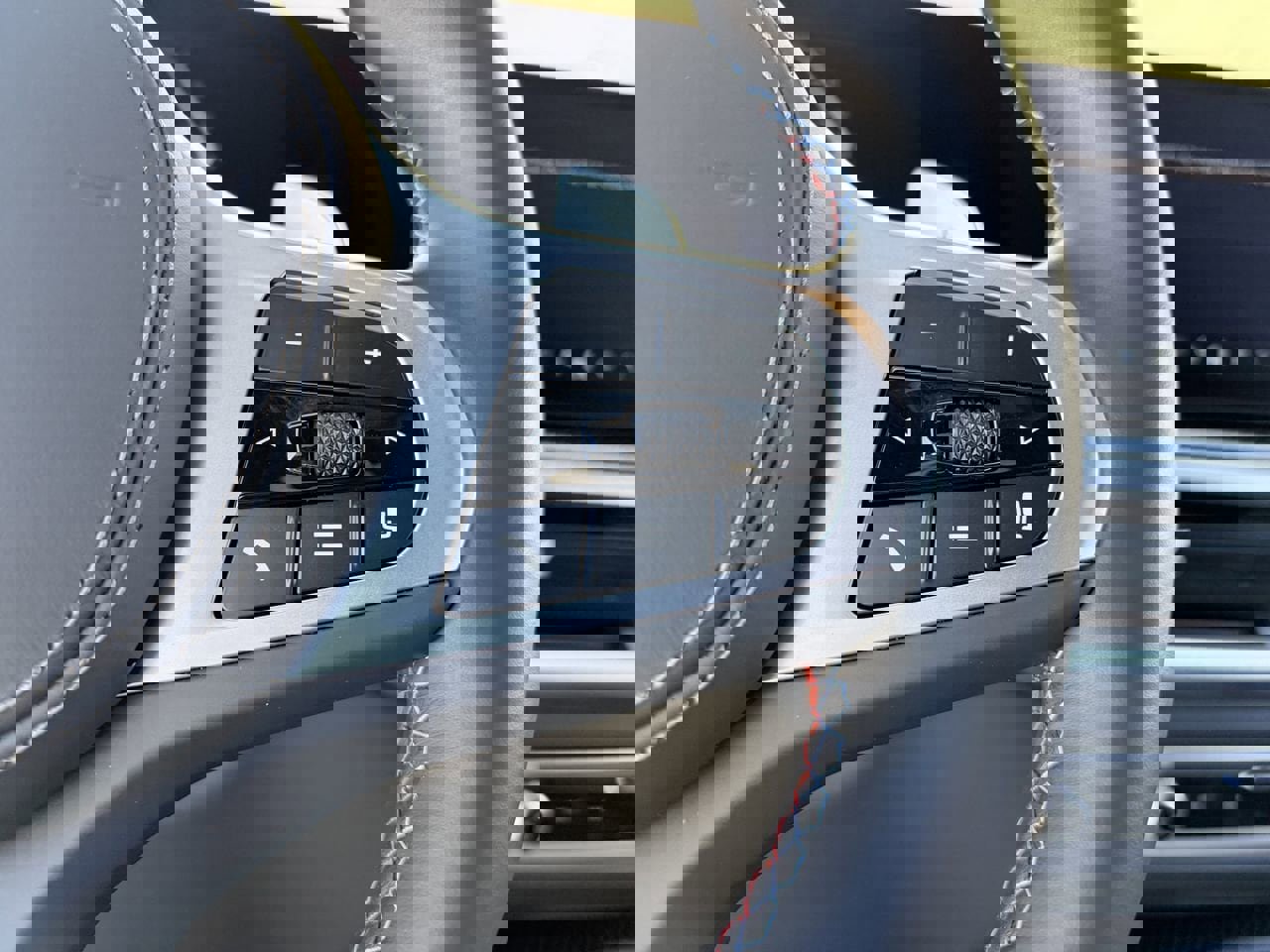 Used 2025 BMW X7 M60i image 23