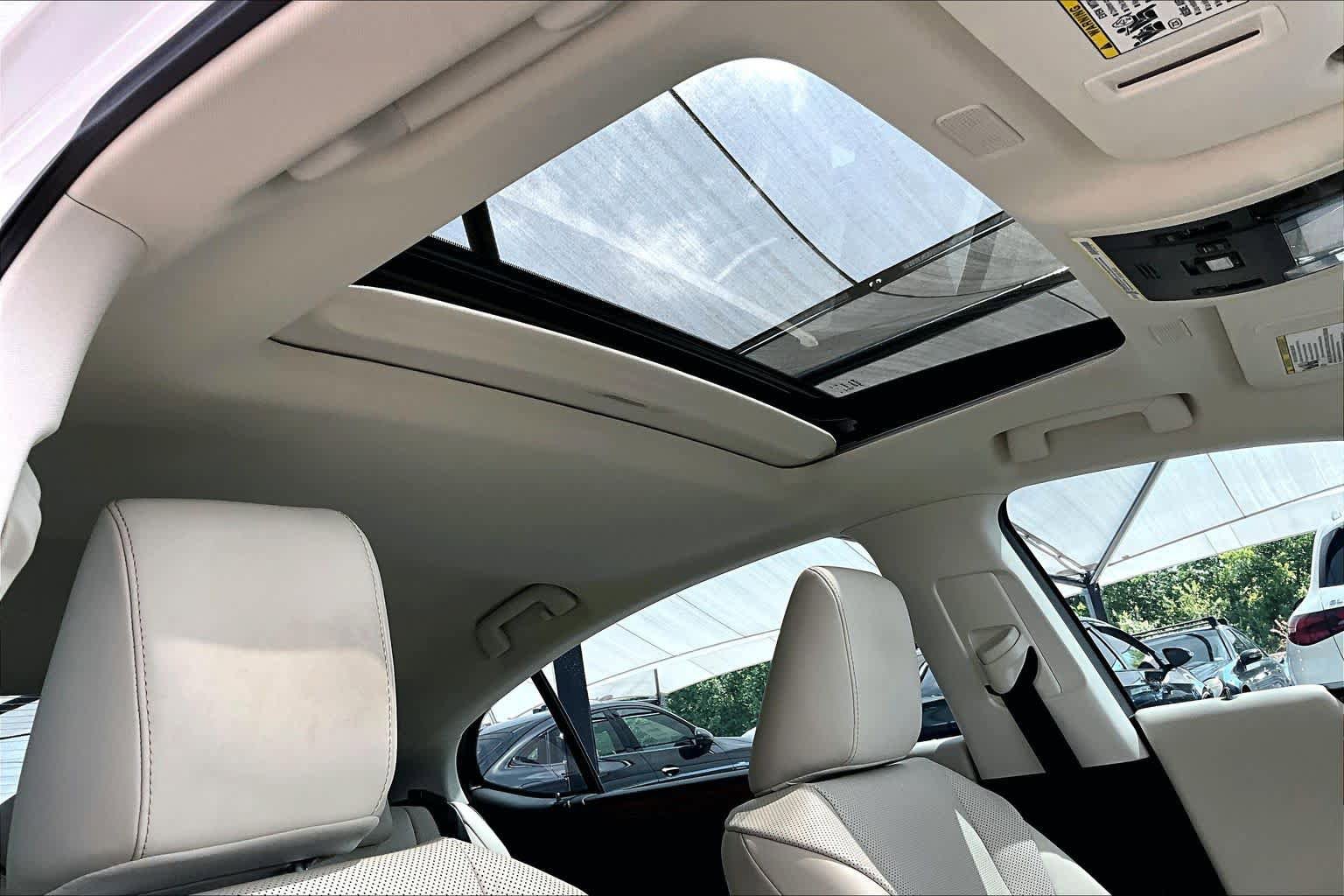 Used 2025 Lexus ES 350 w/ Premium Package FWD image 14