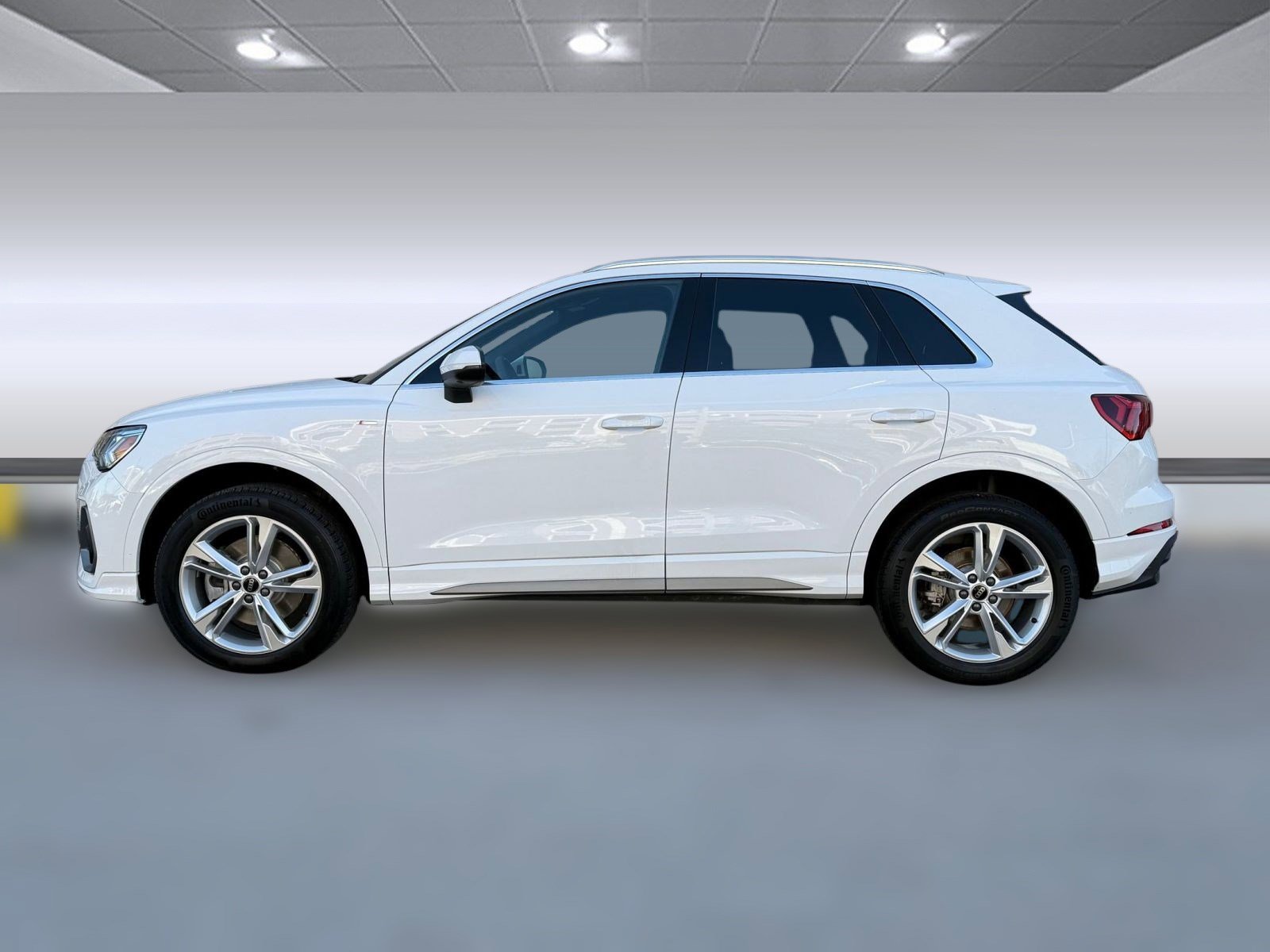 Used 2024 Audi Q3 2.0T Premium Plus w/ Premium Plus Package image 2