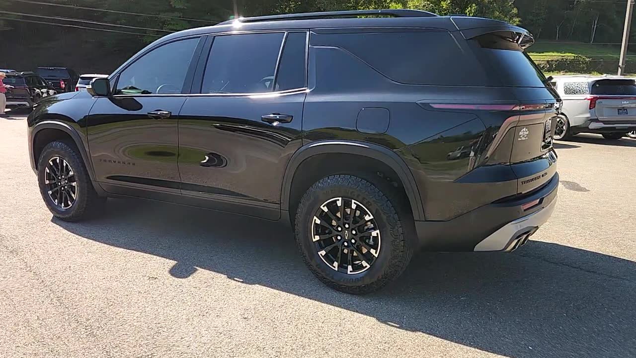 Used 2025 Chevrolet Traverse Z71 w/ Driver Confidence Package AWD/4WD image 4