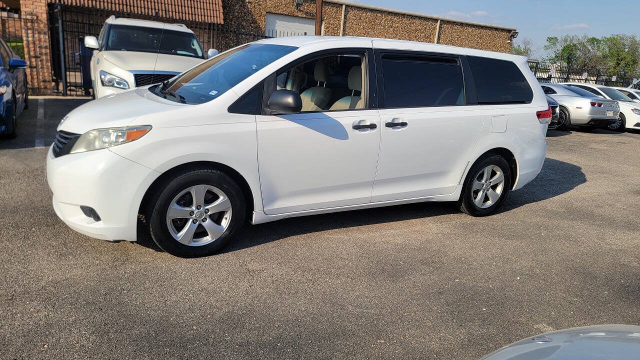Used 2014 Toyota Sienna L FWD image 4