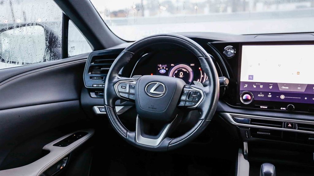 Used 2024 Lexus RX 350h w/ Kick Sensor & Tow Package image 18