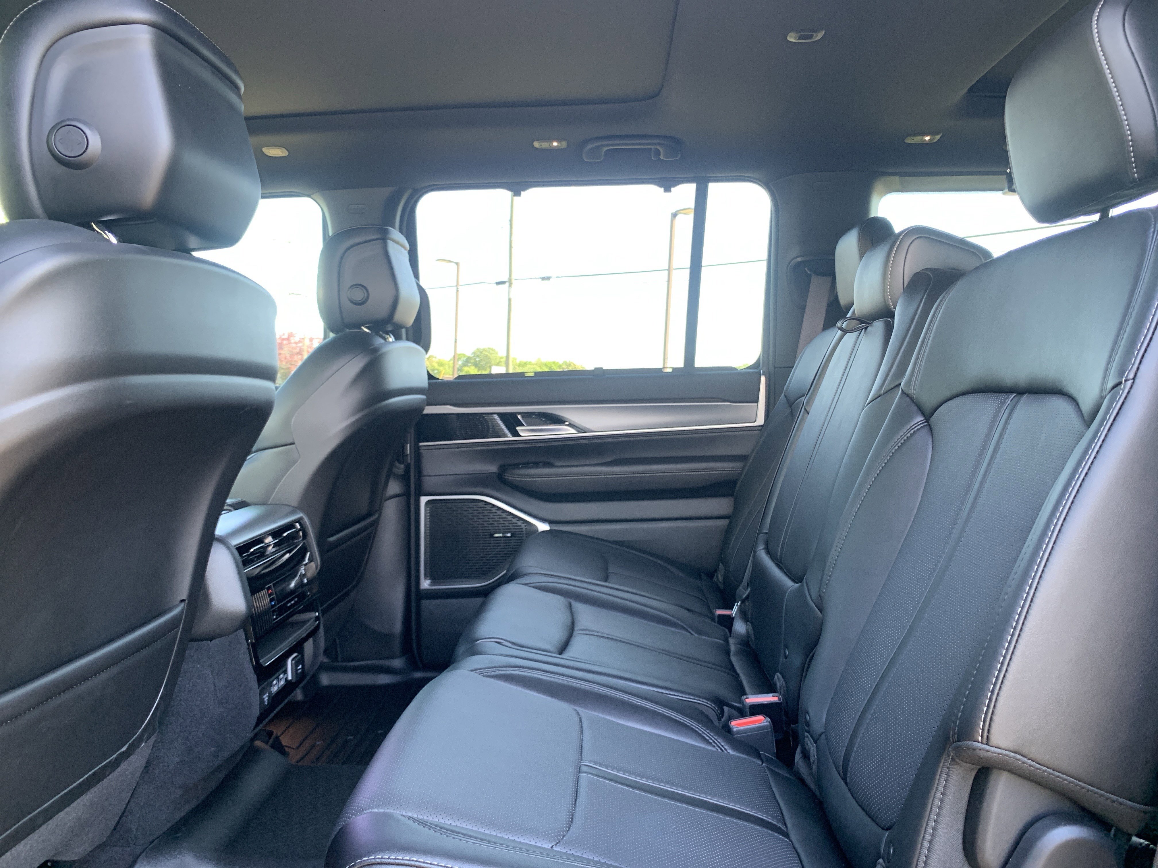 Used 2024 Jeep Wagoneer Series II w/ Convenience Group I RWD image 32