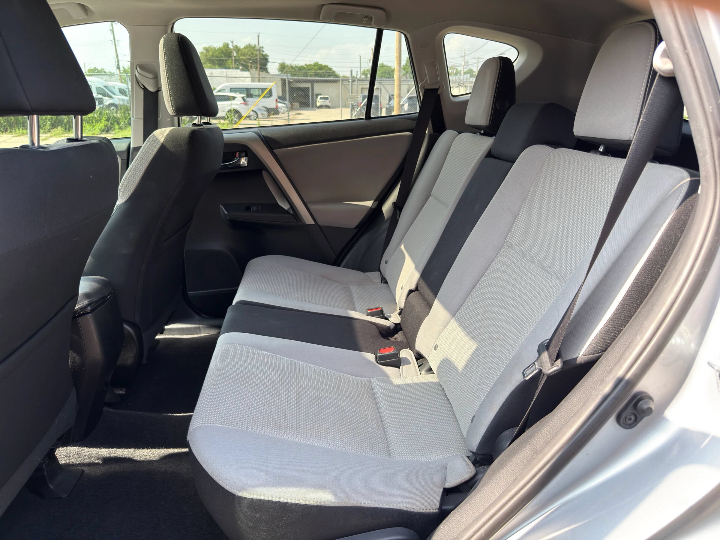Used 2016 Toyota RAV4 XLE FWD image 18