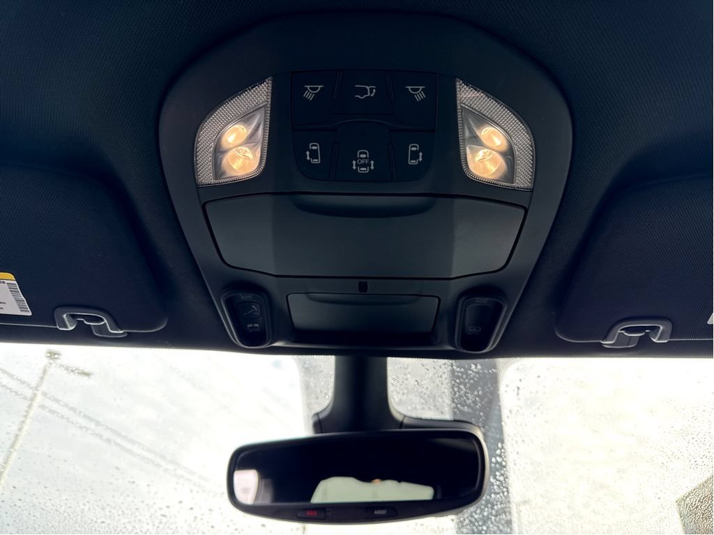 Used 2025 Chrysler Pacifica Limited FWD image 24
