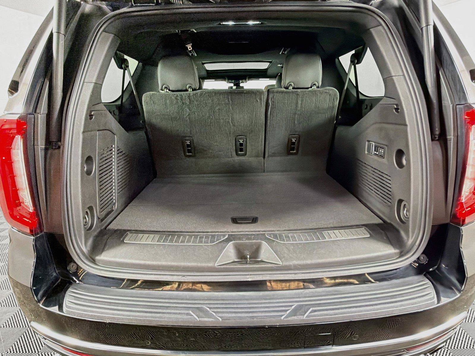 Used 2022 GMC Yukon XL AT4 AWD/4WD image 14