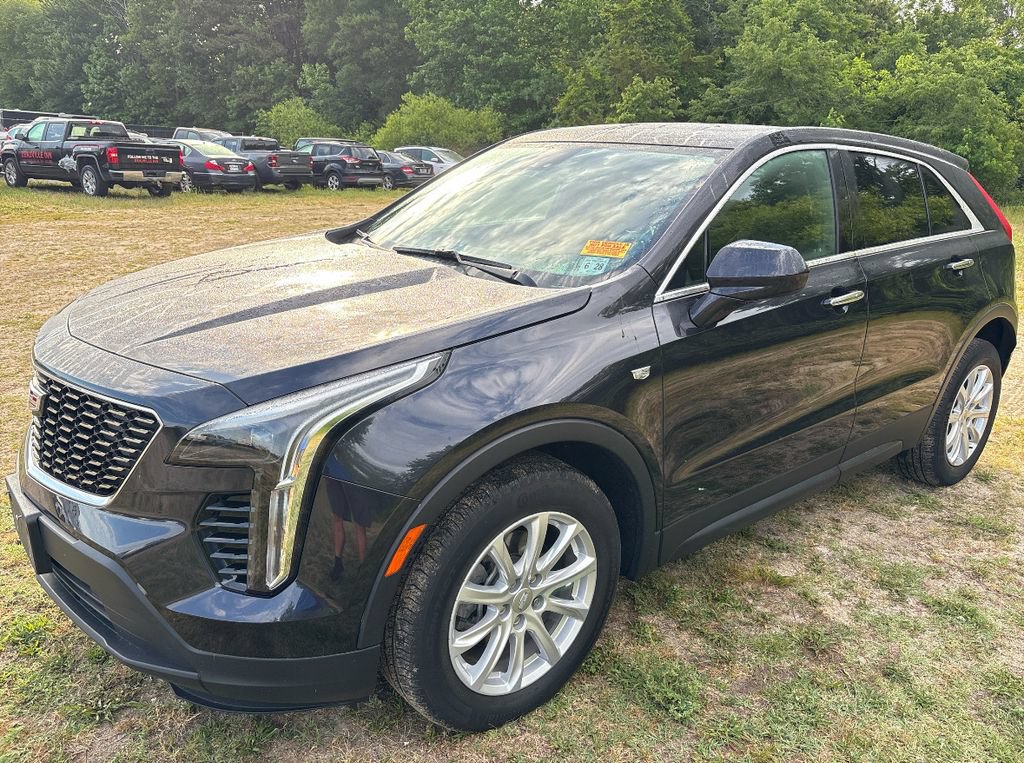 Used 2023 Cadillac XT4 Luxury w/ Cold Weather Package FWD image 3